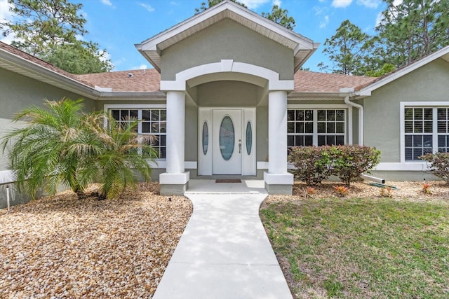 17 Eugenia Ct N, Homosassa, FL 34446 - property entrance featuring a shingled roof and stucco siding