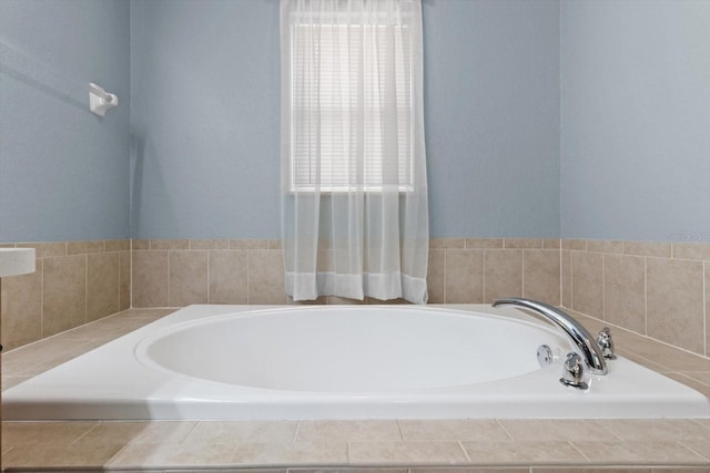 17 Eugenia Ct N, Homosassa, FL 34446 - bathroom featuring a garden tub