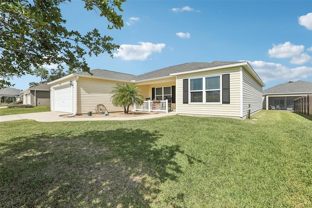 3329 Boyd Cir, Oxford, FL 34484 - single story home featuring an attached garage, concrete driveway, and a front yard