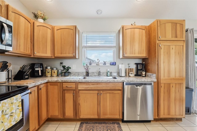 3329 Boyd Cir, Oxford, FL 34484 - kitchen featuring stainless steel appliances, a sink, light tile patterned floors, and light stone countertops