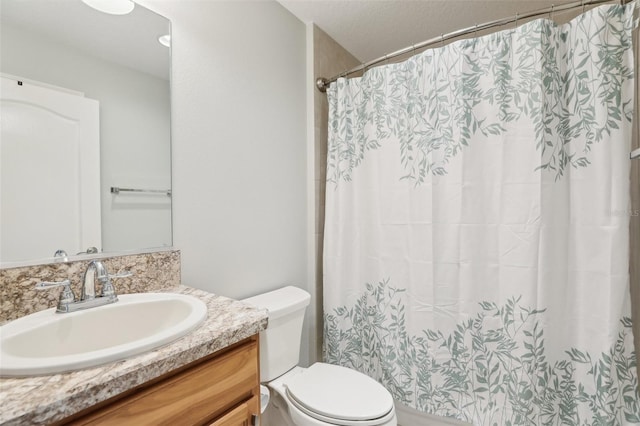 3329 Boyd Cir, Oxford, FL 34484 - full bathroom with toilet, vanity, and a shower with curtain