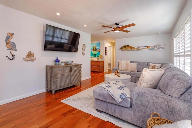 living area with ceiling fan, recessed lighting, wood finished floors, and baseboards
