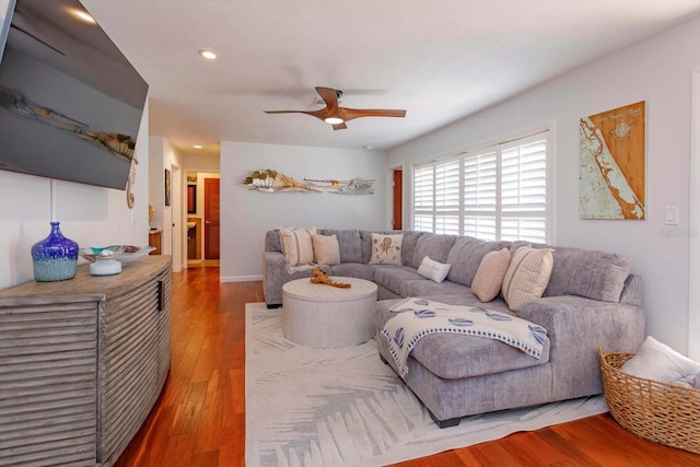 living room featuring a ceiling fan, wood finished floors, recessed lighting, and baseboards