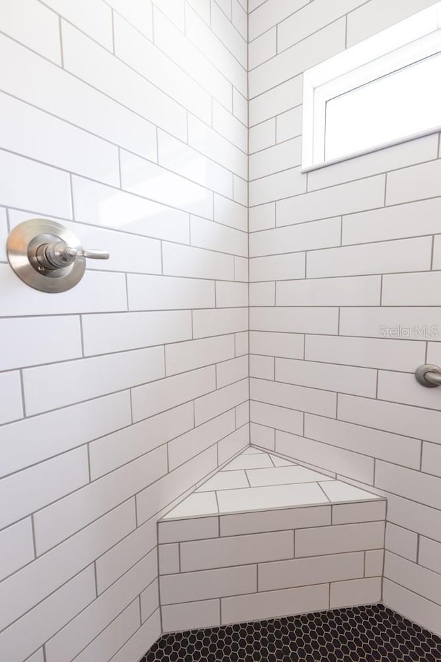 5325 Zisa Ct, The Villages, FL 32163 - bathroom featuring a tile shower