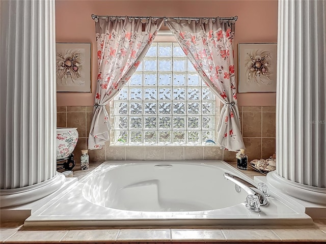 25523 Maurepas Ln, Leesburg, FL 34748 - bathroom featuring a bath