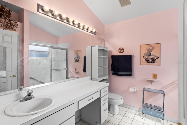 3603 Westerham Dr, Clermont, FL 34711 - full bath featuring visible vents, toilet, a shower stall, vanity, and lofted ceiling