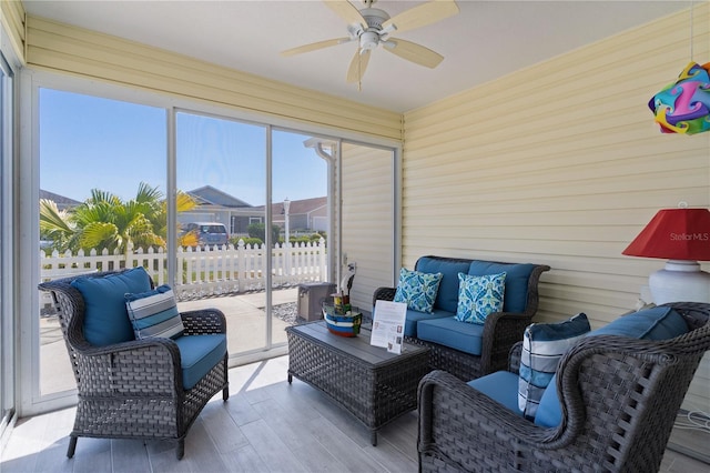 sunroom / solarium with outdoor lounge area and a ceiling fan