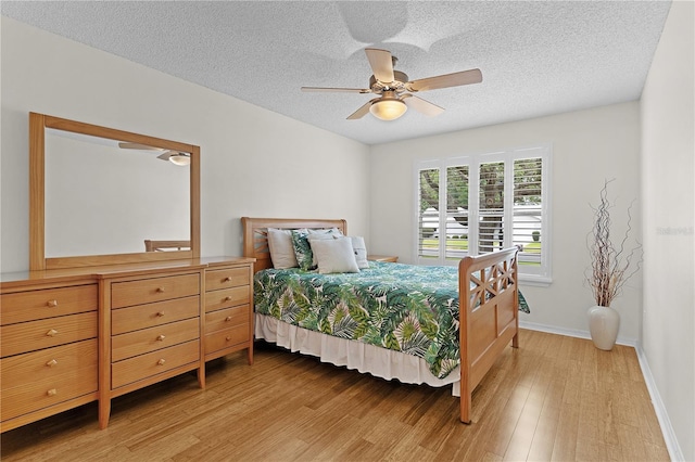 1358 E Schwartz Blvd, The Villages, FL 32159 - bedroom featuring light wood-type flooring, a textured ceiling, baseboards, and ceiling fan