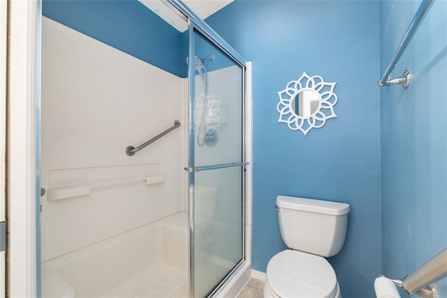 full bath featuring baseboards, an enclosed shower, and toilet