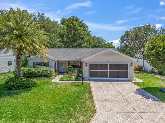 511 Chula Vista Ave, The Villages, FL 32159 - ranch-style home with an attached garage, driveway, and a front yard