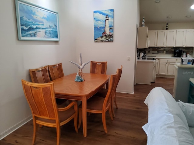 dining space featuring dark wood-type flooring, recessed lighting, and baseboards