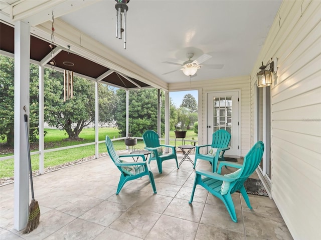 9621 SE 168th Maplesong Ln, The Villages, FL 32162 - sunroom featuring a ceiling fan