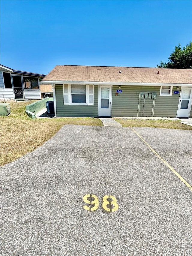 10301 US Highway 27 Unit 98, Clermont, FL 34711 - ranch-style home featuring uncovered parking and a sunroom