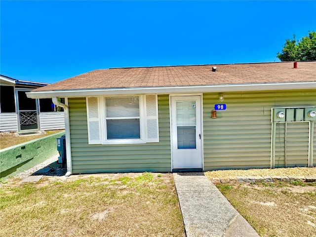 10301 US Highway 27 Unit 98, Clermont, FL 34711 - property entrance featuring roof with shingles