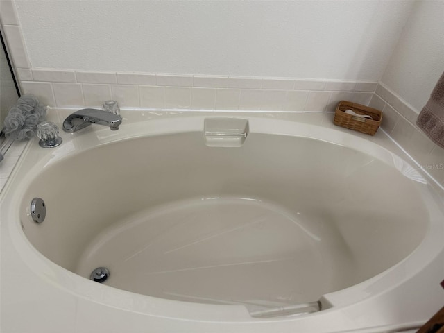 4941 Tradition Dr, Lakeland, FL 33812 - interior details featuring a garden tub