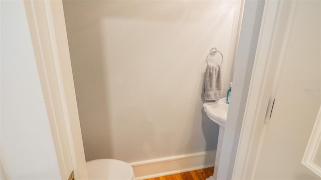 908 N Tremain St, Mount Dora, FL 32757 - bathroom featuring baseboards, wood finished floors, and toilet