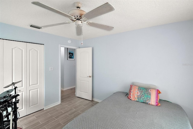 38 Townhill Dr, Eustis, FL 32726 - bedroom featuring wood tiled floor, a closet, ceiling fan, visible vents, and baseboards