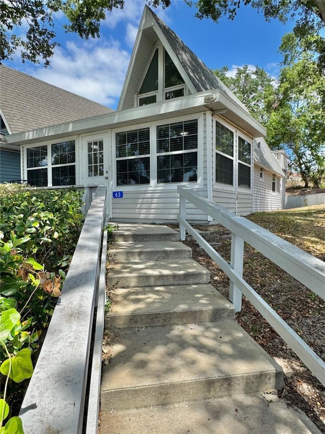 10301 US Highway 27 Unit 63, Clermont, FL 34711 - view of side of home with roof with shingles
