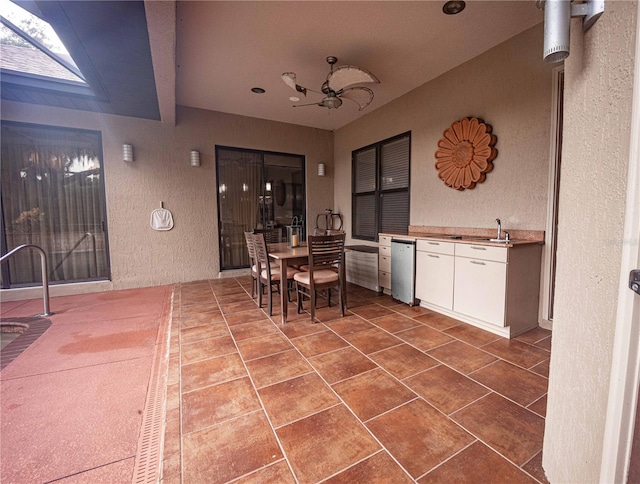 view of patio featuring a ceiling fan and outdoor dining area