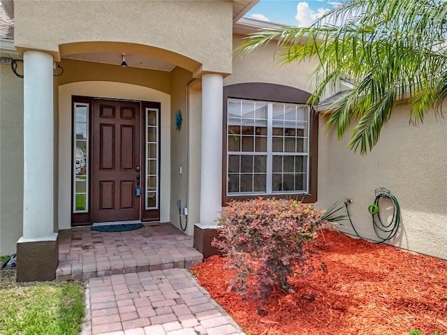 13546 Biscayne Grove Ln, Grand Island, FL 32735 - view of exterior entry featuring stucco siding