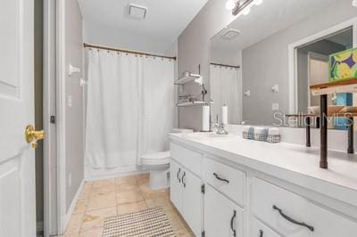 full bathroom featuring toilet, vanity, curtained shower, and visible vents