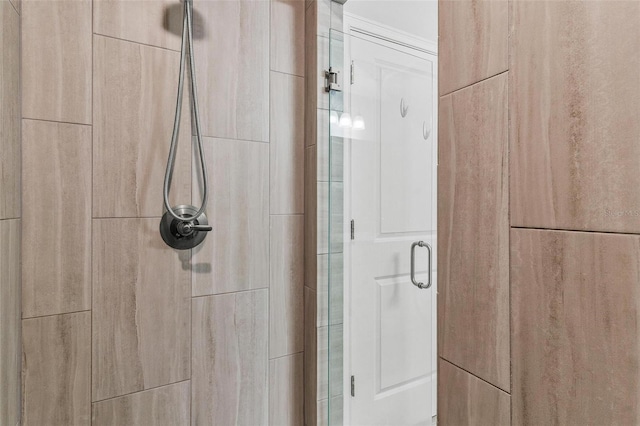 16380 SE 84th Ct, Summerfield, FL 34491 - full bathroom with a shower stall
