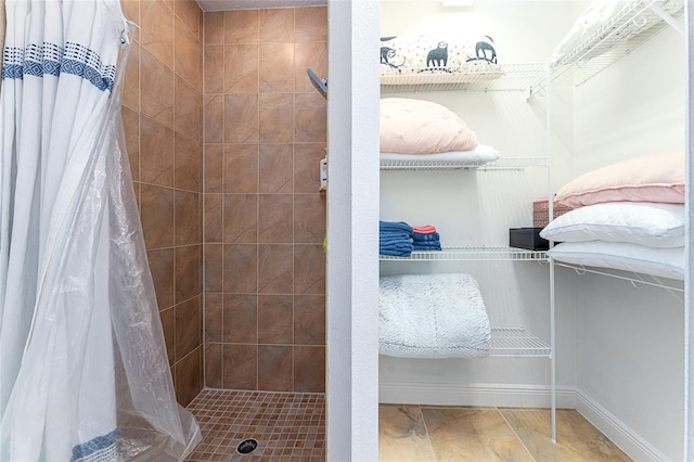 1111 Myrtle Breezes Ct, Fruitland Park, FL 34731 - bathroom featuring a tile shower and baseboards