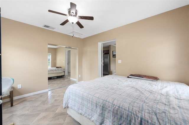 bedroom featuring freestanding refrigerator, visible vents, baseboards, and ceiling fan