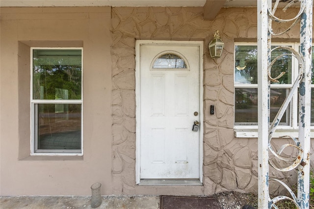 view of exterior entry with stucco siding