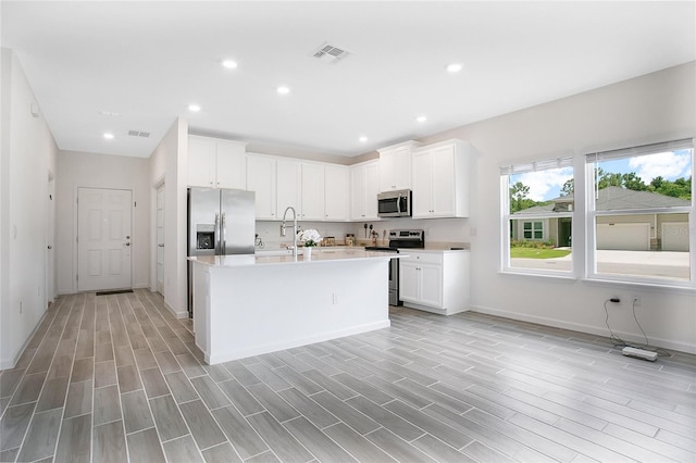 7796 SW 74th Loop, Ocala, FL 34481 - kitchen with baseboards, stainless steel appliances, visible vents, and light countertops