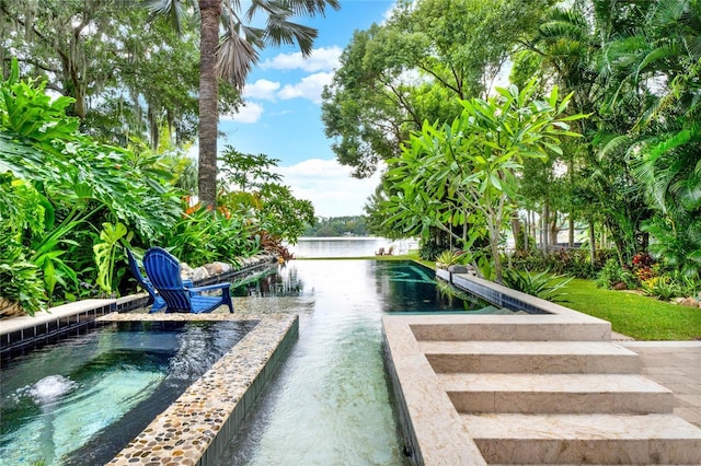 9642 Bear Lake Rd, Apopka, FL 32703 - view of swimming pool featuring a water view and an in ground hot tub