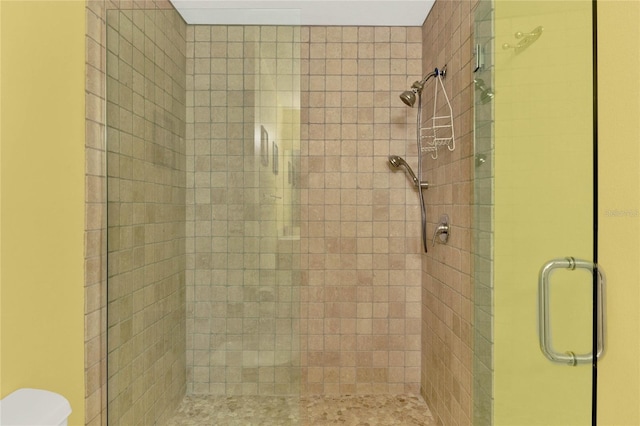 9642 Bear Lake Rd, Apopka, FL 32703 - full bathroom featuring a stall shower and toilet