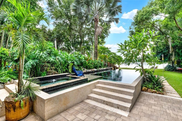 9642 Bear Lake Rd, Apopka, FL 32703 - view of swimming pool with an in ground hot tub