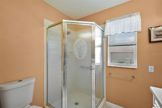 518 Alcazar Ct, The Villages, FL 32159 - full bathroom featuring toilet, a shower stall, and a textured ceiling