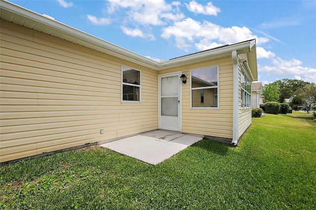 518 Alcazar Ct, The Villages, FL 32159 - property entrance with a yard and a patio