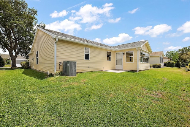 518 Alcazar Ct, The Villages, FL 32159 - rear view of house with cooling unit and a yard