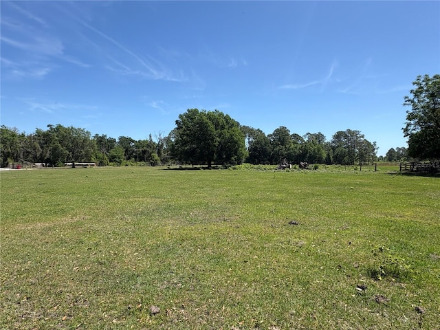 view of yard featuring a rural view