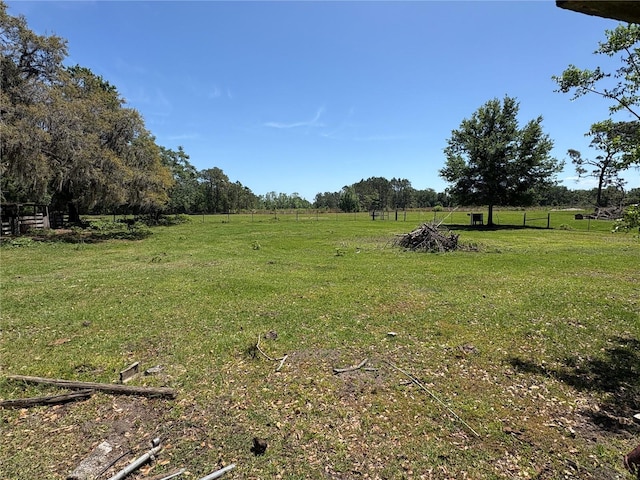 view of yard featuring a rural view