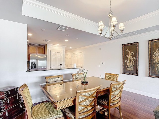 1356 Centre Court Ridge Dr Unit 103, Reunion, FL 34747 - dining space featuring an inviting chandelier, wood finished floors, visible vents, ornamental molding, and baseboards