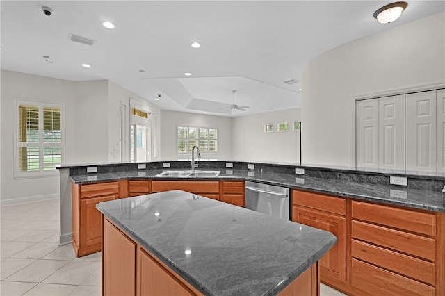 1721 Sunset Ridge Dr, The Villages, FL 32162 - kitchen featuring dishwasher, a sink, a large island, light tile patterned floors, and ceiling fan