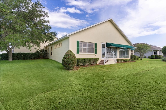 1721 Sunset Ridge Dr, The Villages, FL 32162 - rear view of house with stucco siding, a sunroom, and a yard