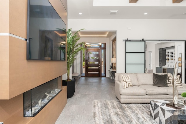 living room featuring visible vents, a barn door, and recessed lighting