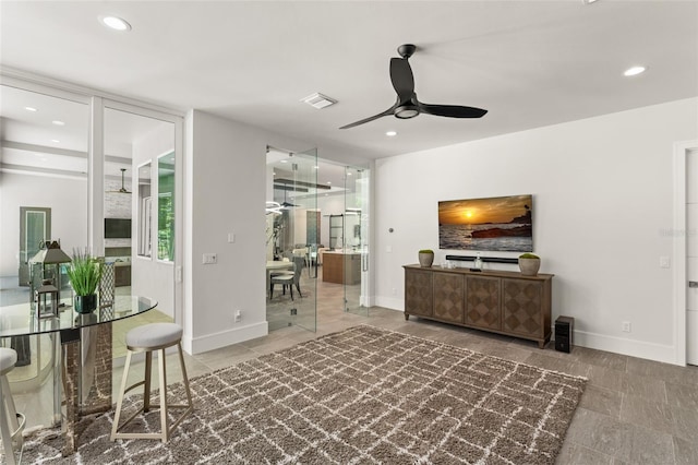 living area with visible vents, a ceiling fan, and recessed lighting