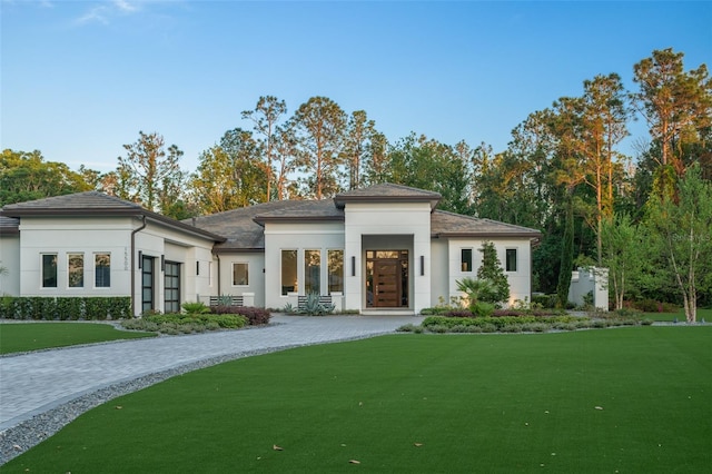 view of front of property with stucco siding and a front yard