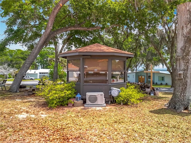 1001 N Lakeshore Blvd, Howey In The Hills, FL 34737 - back of property featuring ac unit