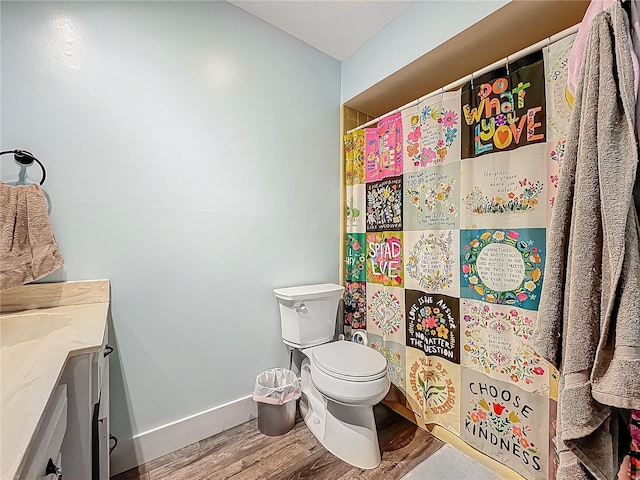 1001 N Lakeshore Blvd, Howey In The Hills, FL 34737 - bathroom featuring baseboards, toilet, curtained shower, vanity, and wood finished floors