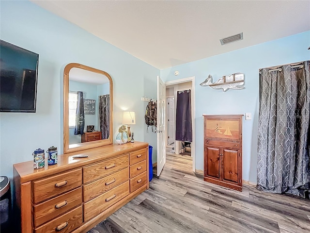 1001 N Lakeshore Blvd, Howey In The Hills, FL 34737 - bedroom with light wood-style flooring and visible vents