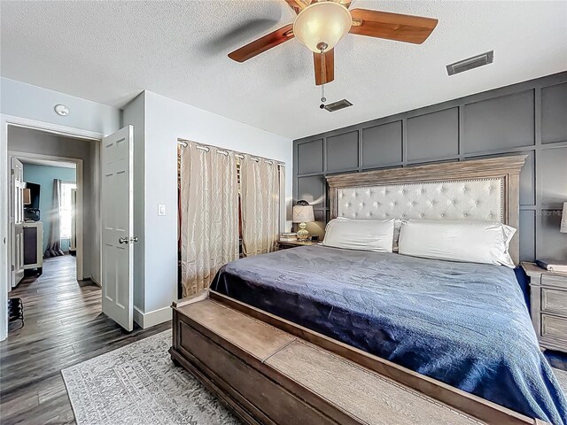 1001 N Lakeshore Blvd, Howey In The Hills, FL 34737 - bedroom with a ceiling fan, visible vents, a textured ceiling, and dark wood-type flooring