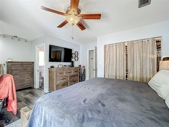1001 N Lakeshore Blvd, Howey In The Hills, FL 34737 - bedroom with ceiling fan, visible vents, a textured ceiling, and wood finished floors