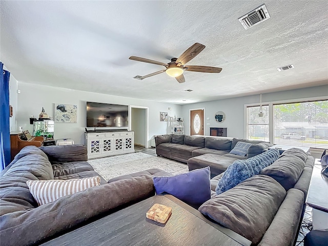 1001 N Lakeshore Blvd, Howey In The Hills, FL 34737 - living area with a ceiling fan, visible vents, and a textured ceiling